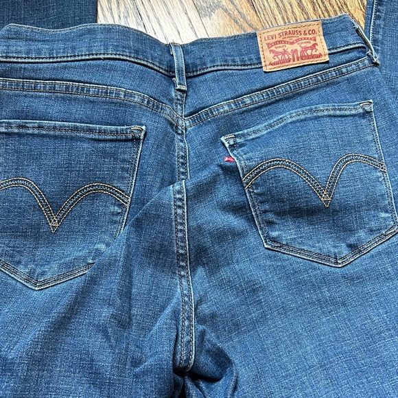 Levi’s Women’s Classic Straight Jeans (US 6) - Picture 3 of 3